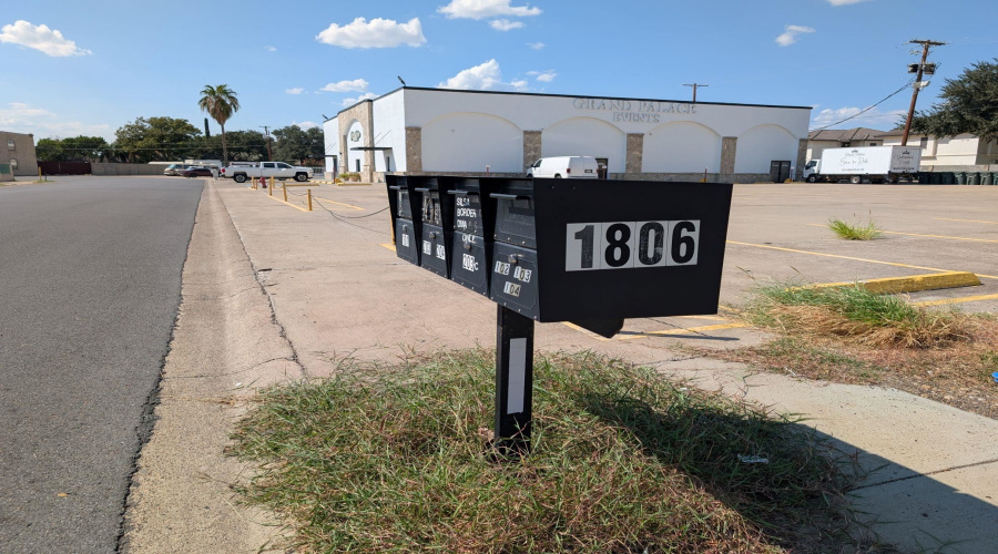 1806 Commerce Dr, LAREDO, Texas 78041-2884, 1 Room Rooms,1 BathroomBathrooms,Commercial retail/office,For Rent,1806 Commerce Dr,20261022