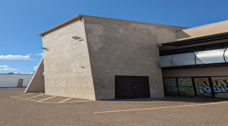 1806 Commerce Dr, LAREDO, Texas 78041-2884, 1 Room Rooms,1 BathroomBathrooms,Commercial retail/office,For Rent,1806 Commerce Dr,20261022