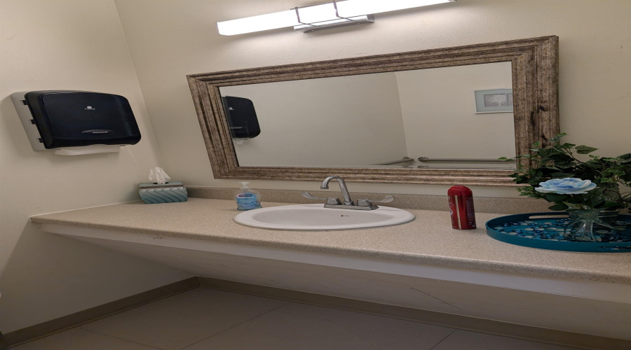 1806 Commerce Dr, LAREDO, Texas 78041-2884, 1 Room Rooms,1 BathroomBathrooms,Commercial retail/office,For Rent,1806 Commerce Dr,20261022