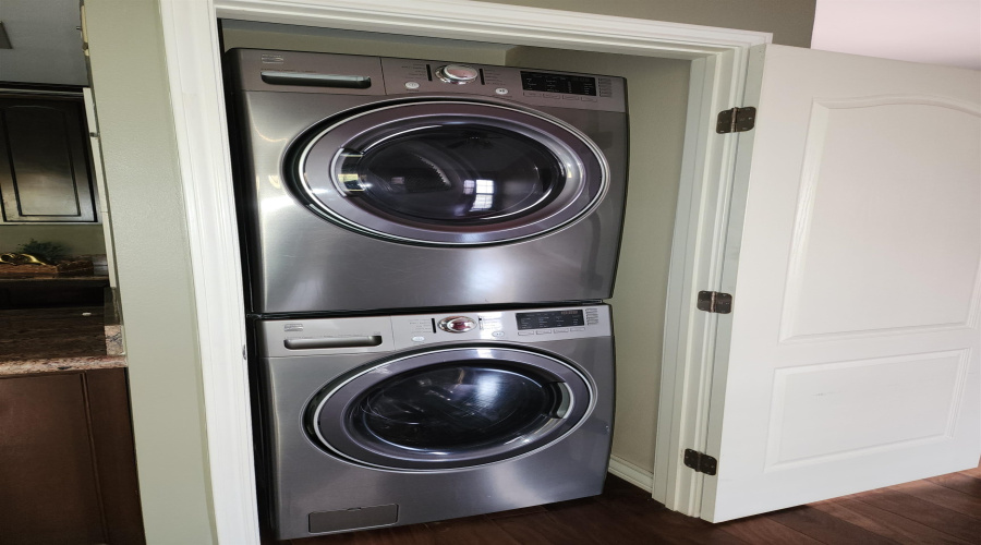 100 E Aurora St, Laredo, Texas 78041, 2 Bedrooms Bedrooms, 4 Rooms Rooms,1 BathroomBathrooms,Residential,For Sale,100 E Aurora St,20261023