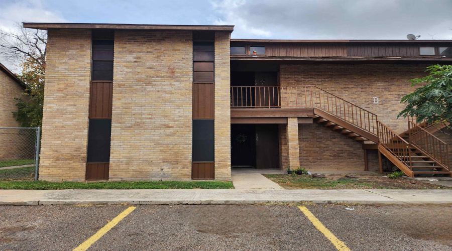 100 E Aurora St, Laredo, Texas 78041, 2 Bedrooms Bedrooms, 4 Rooms Rooms,1 BathroomBathrooms,Residential,For Sale,100 E Aurora St,20261023