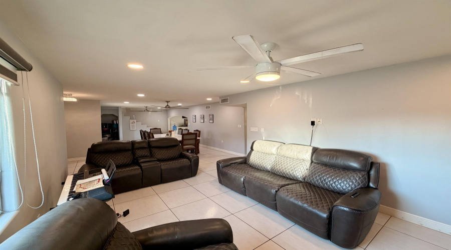 1717 Hendricks Ave, Laredo, Texas 78040, 3 Bedrooms Bedrooms, 5 Rooms Rooms,2 BathroomsBathrooms,Residential,For Sale,1717 Hendricks Ave,20261027