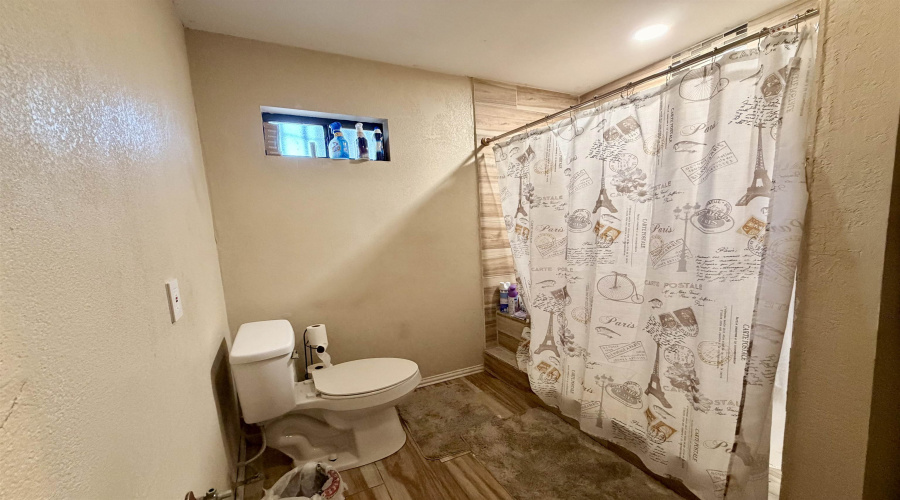 1717 Hendricks Ave, Laredo, Texas 78040, 3 Bedrooms Bedrooms, 5 Rooms Rooms,2 BathroomsBathrooms,Residential,For Sale,1717 Hendricks Ave,20261027