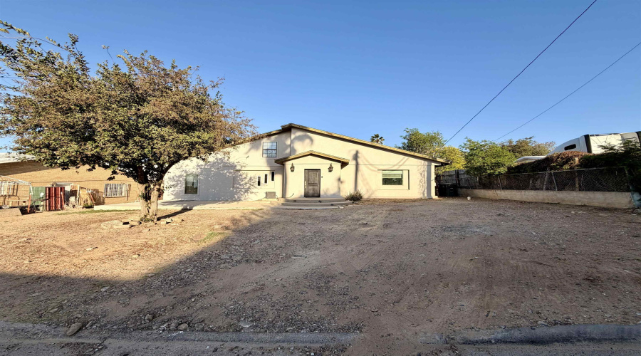 1717 Hendricks Ave, Laredo, Texas 78040, 3 Bedrooms Bedrooms, 5 Rooms Rooms,2 BathroomsBathrooms,Residential,For Sale,1717 Hendricks Ave,20261027