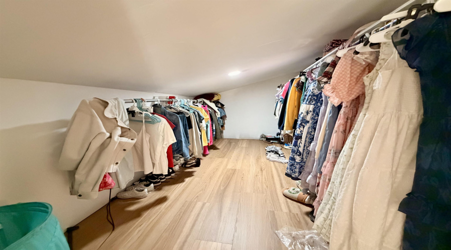 1717 Hendricks Ave, Laredo, Texas 78040, 3 Bedrooms Bedrooms, 5 Rooms Rooms,2 BathroomsBathrooms,Residential,For Sale,1717 Hendricks Ave,20261027