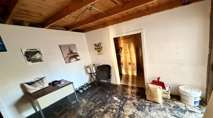 1717 Hendricks Ave, Laredo, Texas 78040, 3 Bedrooms Bedrooms, 5 Rooms Rooms,2 BathroomsBathrooms,Residential,For Sale,1717 Hendricks Ave,20261027