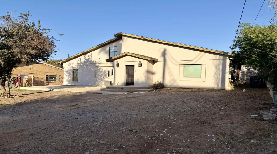 1717 Hendricks Ave, Laredo, Texas 78040, 3 Bedrooms Bedrooms, 5 Rooms Rooms,2 BathroomsBathrooms,Residential,For Sale,1717 Hendricks Ave,20261027