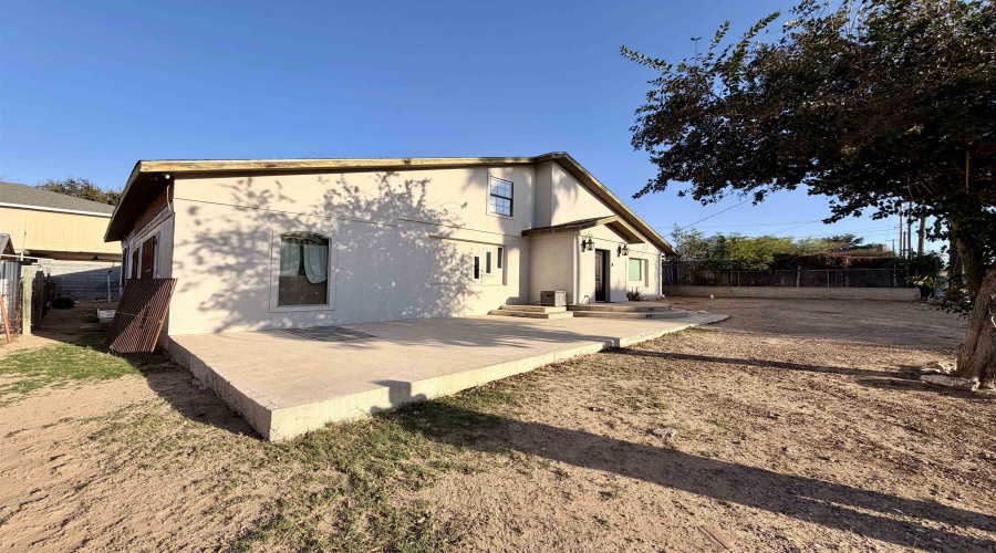 1717 Hendricks Ave, Laredo, Texas 78040, 3 Bedrooms Bedrooms, 5 Rooms Rooms,2 BathroomsBathrooms,Residential,For Sale,1717 Hendricks Ave,20261027