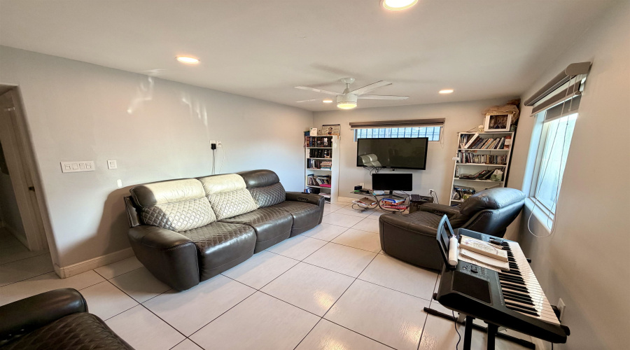 1717 Hendricks Ave, Laredo, Texas 78040, 3 Bedrooms Bedrooms, 5 Rooms Rooms,2 BathroomsBathrooms,Residential,For Sale,1717 Hendricks Ave,20261027