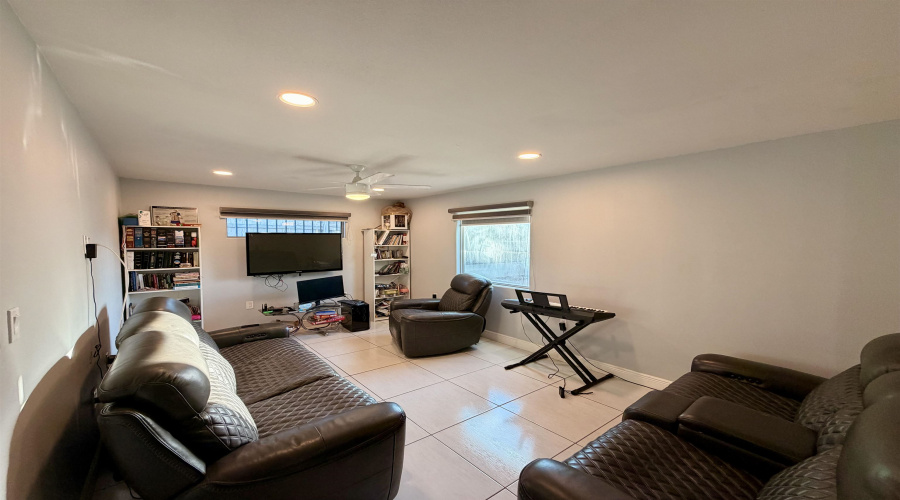 1717 Hendricks Ave, Laredo, Texas 78040, 3 Bedrooms Bedrooms, 5 Rooms Rooms,2 BathroomsBathrooms,Residential,For Sale,1717 Hendricks Ave,20261027