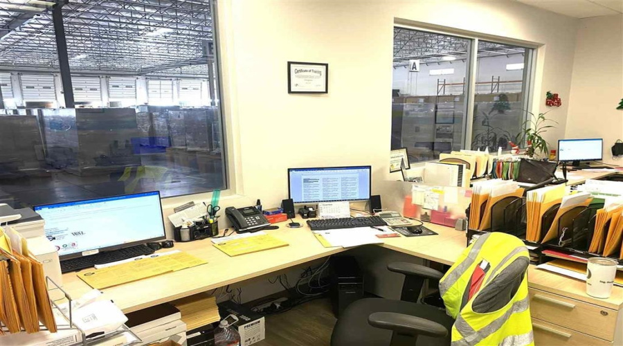 405 Logistic Dr, Laredo, Texas 78045, 1 Bedroom Bedrooms, 21 Rooms Rooms,2 BathroomsBathrooms,Commercial/industrial,For Rent,405 Logistic Dr,20261033