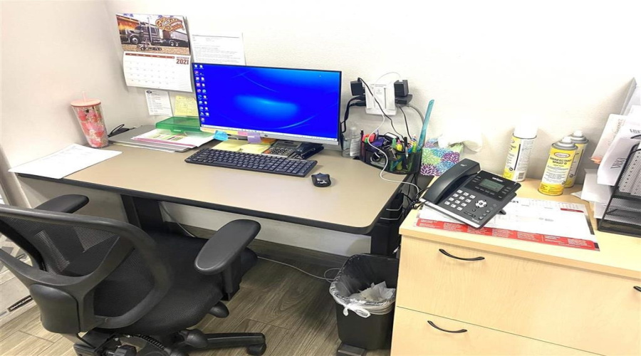 405 Logistic Dr, Laredo, Texas 78045, 1 Bedroom Bedrooms, 21 Rooms Rooms,2 BathroomsBathrooms,Commercial/industrial,For Rent,405 Logistic Dr,20261033