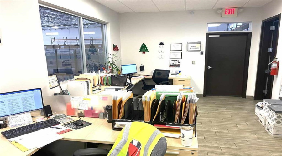 405 Logistic Dr, Laredo, Texas 78045, 1 Bedroom Bedrooms, 21 Rooms Rooms,2 BathroomsBathrooms,Commercial/industrial,For Rent,405 Logistic Dr,20261033