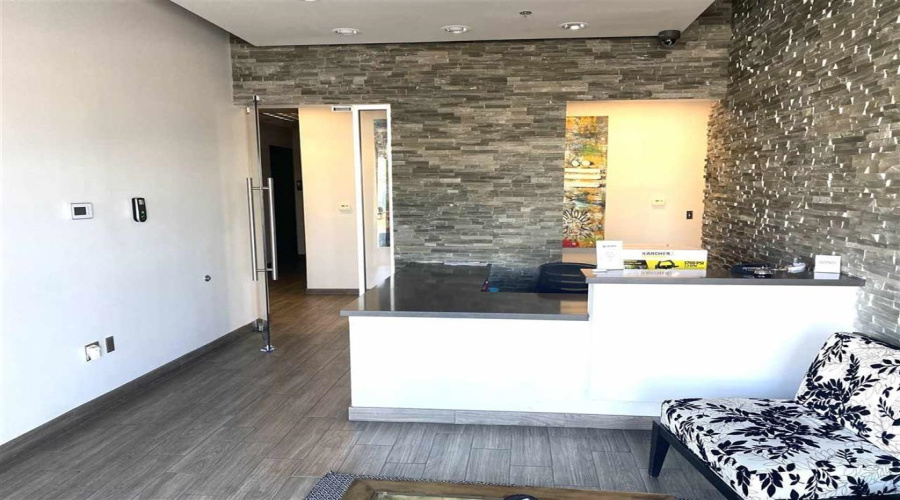 405 Logistic Dr, Laredo, Texas 78045, 1 Bedroom Bedrooms, 21 Rooms Rooms,2 BathroomsBathrooms,Commercial/industrial,For Rent,405 Logistic Dr,20261033