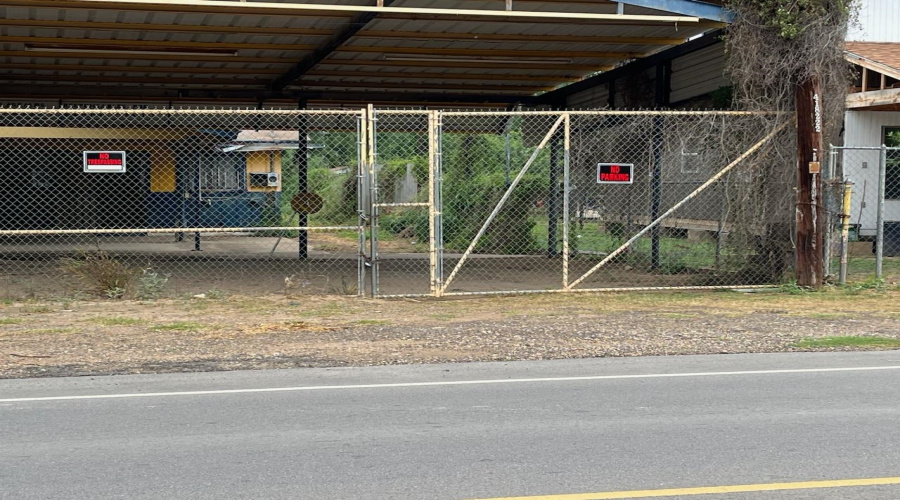 1146 Espejo Molina Rd, Rio Bravo, Texas 78043-9999, 1 Room Rooms,1 BathroomBathrooms,Commercial retail/office,For Sale,1146 Espejo Molina Rd,20242149