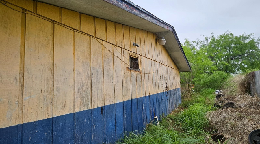 1146 Espejo Molina Rd, Rio Bravo, Texas 78043-9999, 1 Room Rooms,1 BathroomBathrooms,Commercial retail/office,For Sale,1146 Espejo Molina Rd,20242149