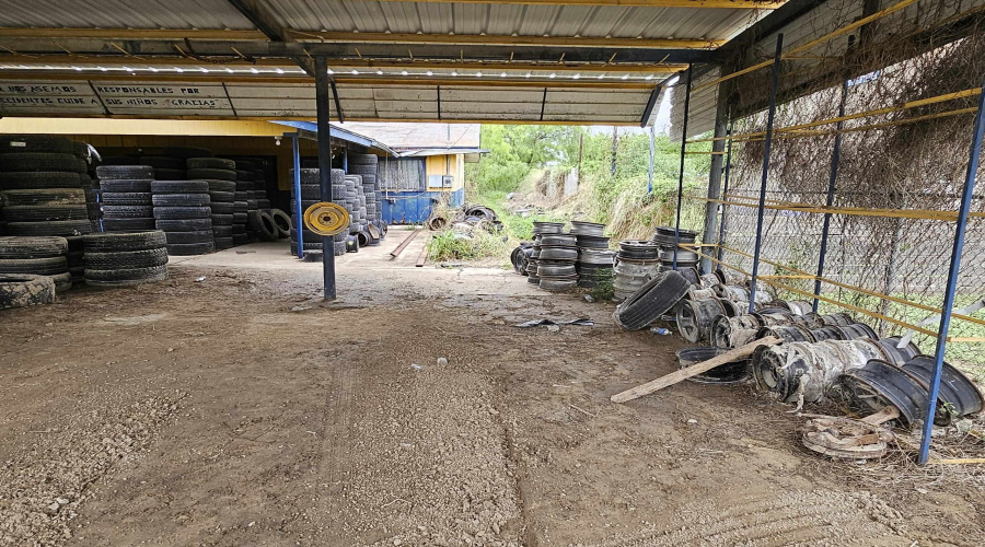 1146 Espejo Molina Rd, Rio Bravo, Texas 78043-9999, 1 Room Rooms,1 BathroomBathrooms,Commercial retail/office,For Sale,1146 Espejo Molina Rd,20242149