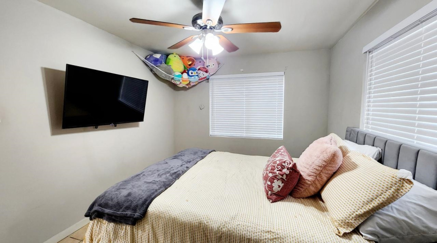 318 E Cherry Lane, Laredo, Texas 78041, 4 Bedrooms Bedrooms, 6 Rooms Rooms,2 BathroomsBathrooms,Residential,For Sale,318 E Cherry Lane,20261028