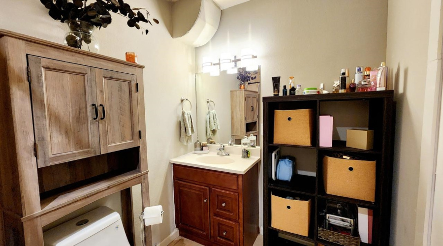 318 E Cherry Lane, Laredo, Texas 78041, 4 Bedrooms Bedrooms, 6 Rooms Rooms,2 BathroomsBathrooms,Residential,For Sale,318 E Cherry Lane,20261028