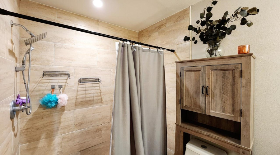 318 E Cherry Lane, Laredo, Texas 78041, 4 Bedrooms Bedrooms, 6 Rooms Rooms,2 BathroomsBathrooms,Residential,For Sale,318 E Cherry Lane,20261028