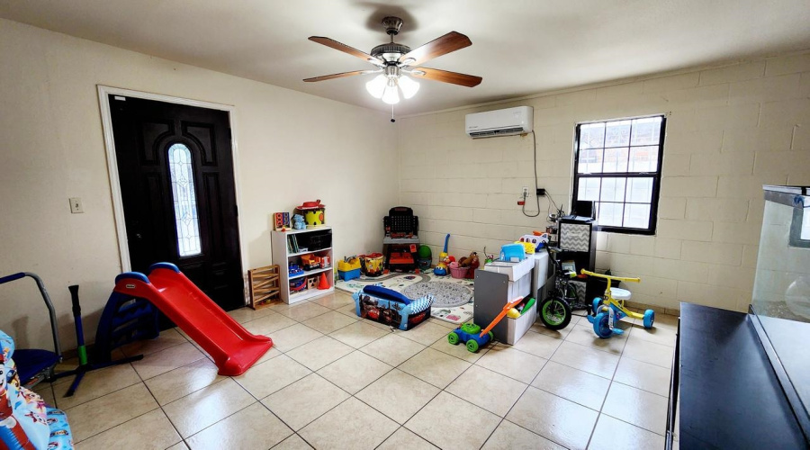 318 E Cherry Lane, Laredo, Texas 78041, 4 Bedrooms Bedrooms, 6 Rooms Rooms,2 BathroomsBathrooms,Residential,For Sale,318 E Cherry Lane,20261028