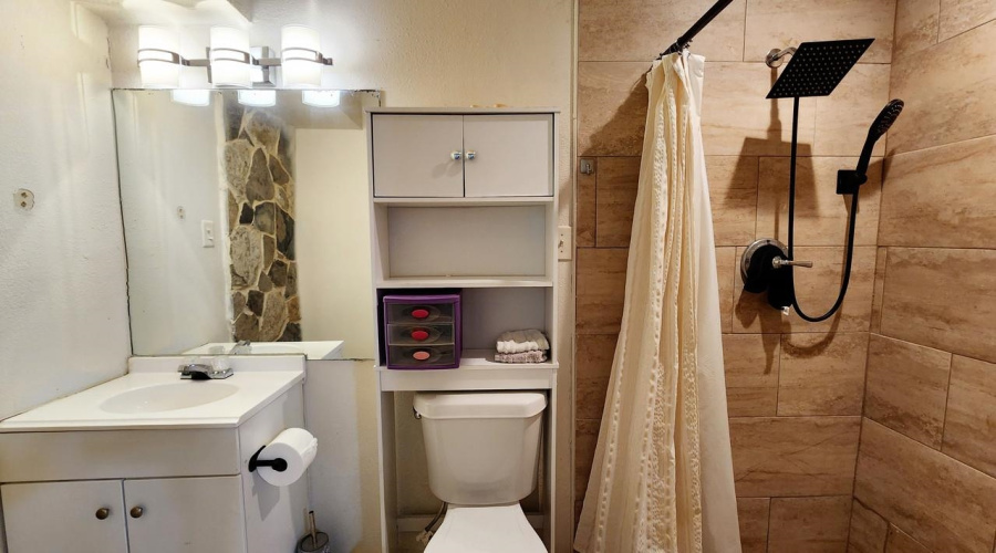 318 E Cherry Lane, Laredo, Texas 78041, 4 Bedrooms Bedrooms, 6 Rooms Rooms,2 BathroomsBathrooms,Residential,For Sale,318 E Cherry Lane,20261028