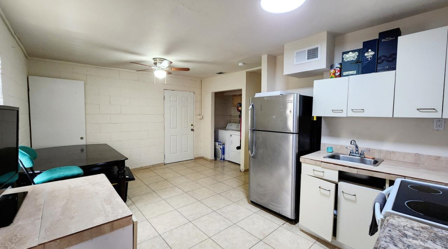 318 E Cherry Lane, Laredo, Texas 78041, 4 Bedrooms Bedrooms, 6 Rooms Rooms,2 BathroomsBathrooms,Residential,For Sale,318 E Cherry Lane,20261028