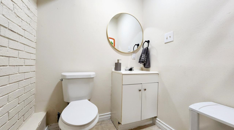 318 E Cherry Lane, Laredo, Texas 78041, 4 Bedrooms Bedrooms, 6 Rooms Rooms,2 BathroomsBathrooms,Residential,For Sale,318 E Cherry Lane,20261028