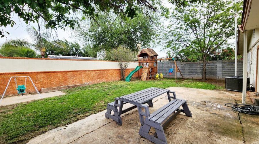 318 E Cherry Lane, Laredo, Texas 78041, 4 Bedrooms Bedrooms, 6 Rooms Rooms,2 BathroomsBathrooms,Residential,For Sale,318 E Cherry Lane,20261028