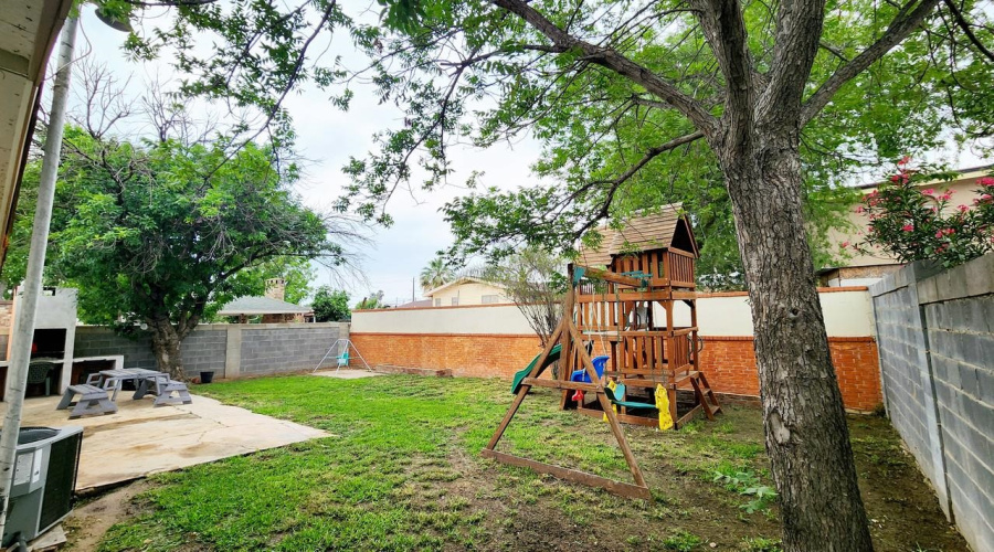 318 E Cherry Lane, Laredo, Texas 78041, 4 Bedrooms Bedrooms, 6 Rooms Rooms,2 BathroomsBathrooms,Residential,For Sale,318 E Cherry Lane,20261028