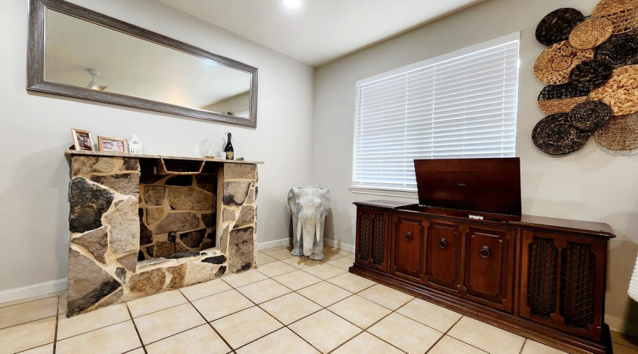 318 E Cherry Lane, Laredo, Texas 78041, 4 Bedrooms Bedrooms, 6 Rooms Rooms,2 BathroomsBathrooms,Residential,For Sale,318 E Cherry Lane,20261028