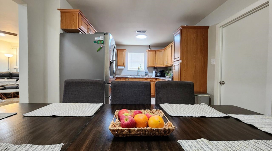 318 E Cherry Lane, Laredo, Texas 78041, 4 Bedrooms Bedrooms, 6 Rooms Rooms,2 BathroomsBathrooms,Residential,For Sale,318 E Cherry Lane,20261028