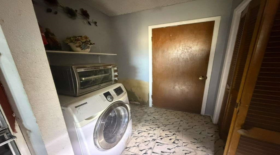 1308 Wildrose Ln, LAREDO, Texas 78041, 3 Bedrooms Bedrooms, 6 Rooms Rooms,2 BathroomsBathrooms,Residential,For Sale,1308 Wildrose Ln,20261030