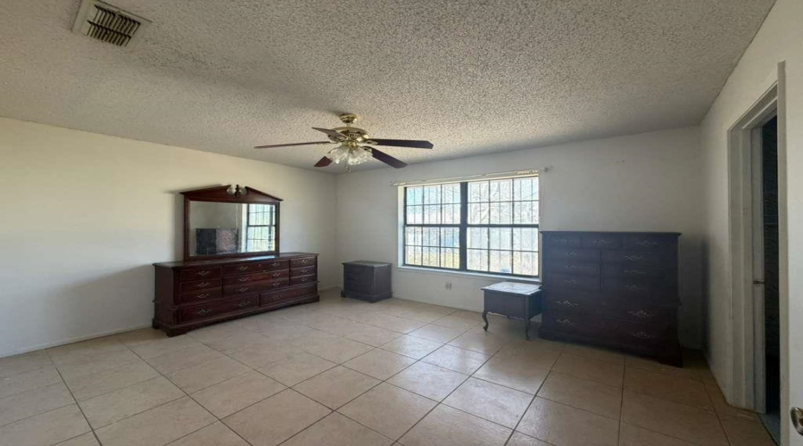 1308 Wildrose Ln, LAREDO, Texas 78041, 3 Bedrooms Bedrooms, 6 Rooms Rooms,2 BathroomsBathrooms,Residential,For Sale,1308 Wildrose Ln,20261030