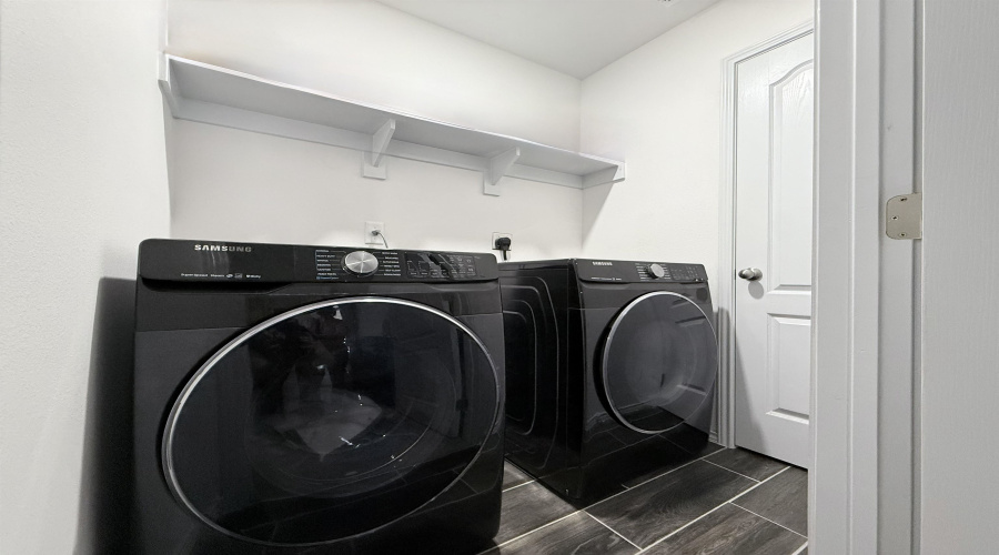 5615 Palestine Dr, Laredo, Texas 78046-5255, 4 Bedrooms Bedrooms, 6 Rooms Rooms,2 BathroomsBathrooms,Residential,For Sale,5615 Palestine Dr,20261034