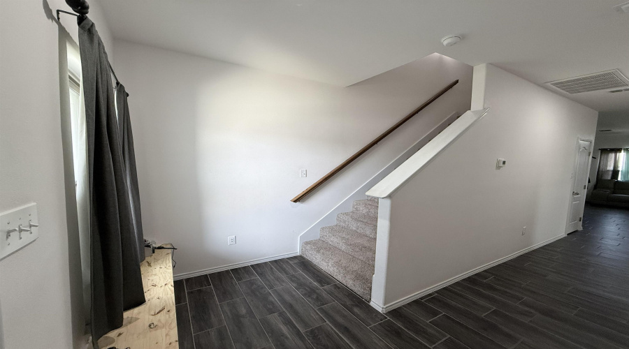 5615 Palestine Dr, Laredo, Texas 78046-5255, 4 Bedrooms Bedrooms, 6 Rooms Rooms,2 BathroomsBathrooms,Residential,For Sale,5615 Palestine Dr,20261034