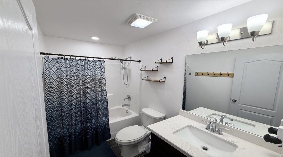 5615 Palestine Dr, Laredo, Texas 78046-5255, 4 Bedrooms Bedrooms, 6 Rooms Rooms,2 BathroomsBathrooms,Residential,For Sale,5615 Palestine Dr,20261034