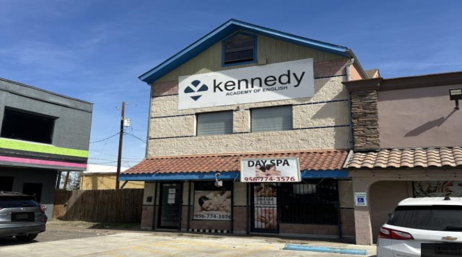 620 W Calton Rd, Laredo, Texas 78041, 1 Room Rooms,2 BathroomsBathrooms,Commercial retail/office,For Sale,620 W Calton Rd,20261036