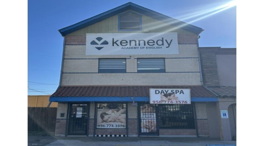 620 W Calton Rd, Laredo, Texas 78041, 1 Room Rooms,2 BathroomsBathrooms,Commercial retail/office,For Sale,620 W Calton Rd,20261036