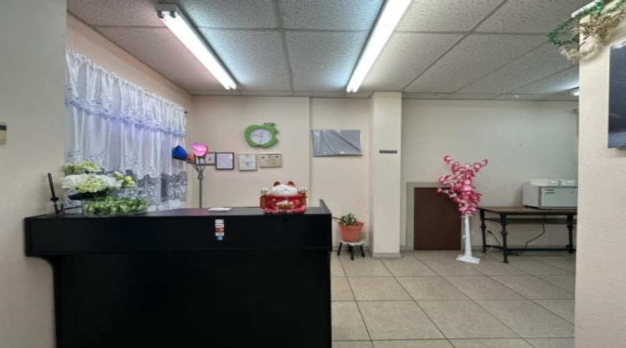 620 W Calton Rd, Laredo, Texas 78041, 1 Room Rooms,2 BathroomsBathrooms,Commercial retail/office,For Sale,620 W Calton Rd,20261036