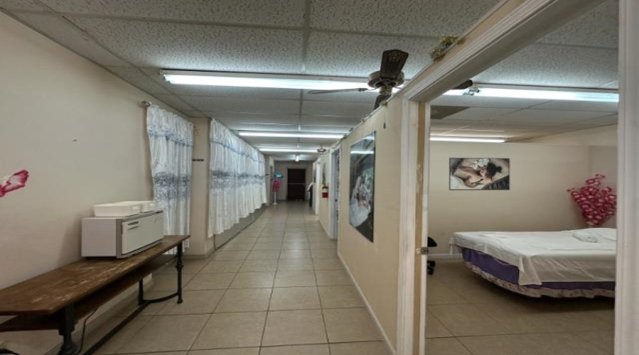 620 W Calton Rd, Laredo, Texas 78041, 1 Room Rooms,2 BathroomsBathrooms,Commercial retail/office,For Sale,620 W Calton Rd,20261036