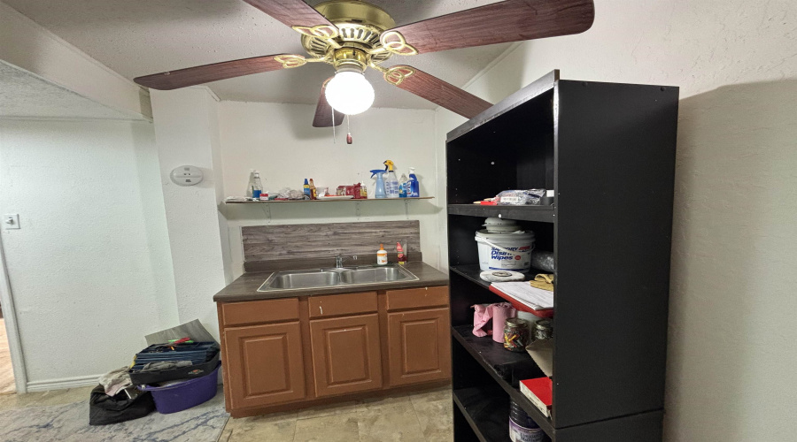 810 E Saunders St, Laredo, Texas 78041, 1 Room Rooms,1 BathroomBathrooms,Commercial retail/office,For Rent,810 E Saunders St,20261040