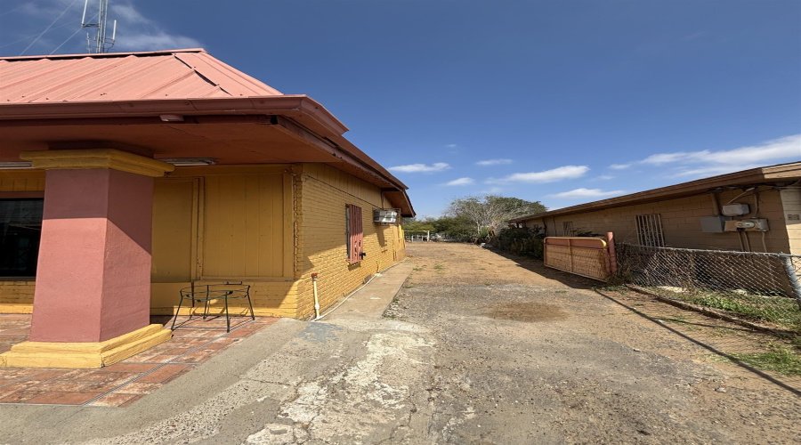 810 E Saunders St, Laredo, Texas 78041, 1 Room Rooms,1 BathroomBathrooms,Commercial retail/office,For Rent,810 E Saunders St,20261040