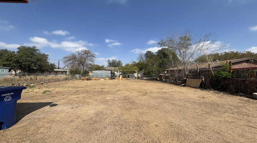 810 E Saunders St, Laredo, Texas 78041, 1 Room Rooms,1 BathroomBathrooms,Commercial retail/office,For Rent,810 E Saunders St,20261040