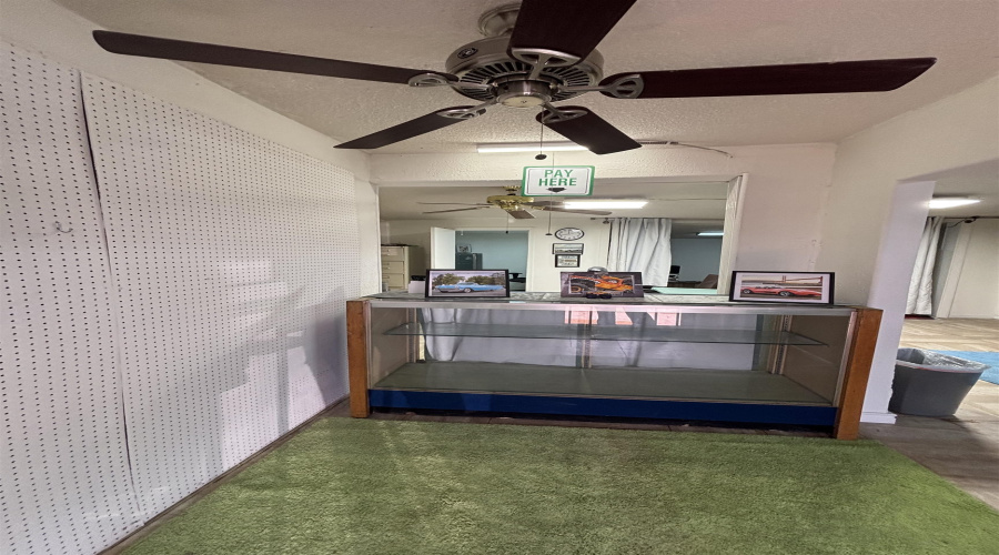 810 E Saunders St, Laredo, Texas 78041, 1 Room Rooms,1 BathroomBathrooms,Commercial retail/office,For Rent,810 E Saunders St,20261040