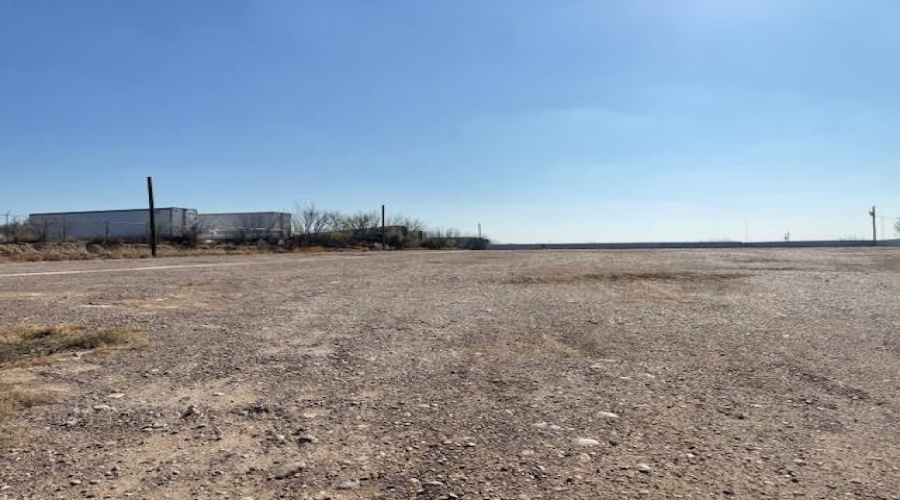 1004 FM 3338, Laredo, Texas 78045, 1 Bedroom Bedrooms, 21 Rooms Rooms,1 BathroomBathrooms,Commercial/industrial,For Rent,1004 FM 3338,20261049