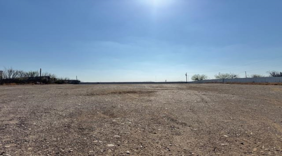 1004 FM 3338, Laredo, Texas 78045, 1 Bedroom Bedrooms, 21 Rooms Rooms,1 BathroomBathrooms,Commercial/industrial,For Rent,1004 FM 3338,20261049