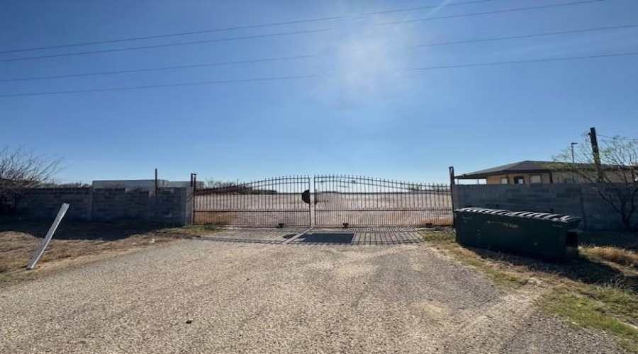 1004 FM 3338, Laredo, Texas 78045, 1 Bedroom Bedrooms, 21 Rooms Rooms,1 BathroomBathrooms,Commercial/industrial,For Rent,1004 FM 3338,20261049