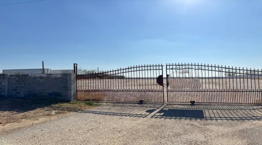 1004 FM 3338, Laredo, Texas 78045, 1 Bedroom Bedrooms, 21 Rooms Rooms,1 BathroomBathrooms,Commercial/industrial,For Rent,1004 FM 3338,20261049