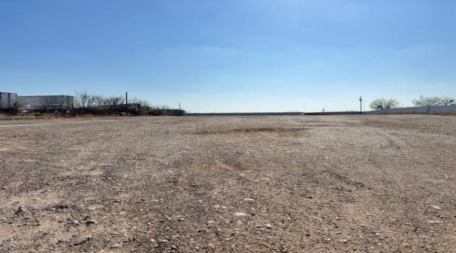 1004 FM 3338, Laredo, Texas 78045, 1 Bedroom Bedrooms, 21 Rooms Rooms,1 BathroomBathrooms,Commercial/industrial,For Rent,1004 FM 3338,20261049